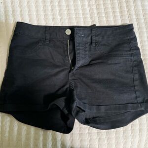 H&M black shorts